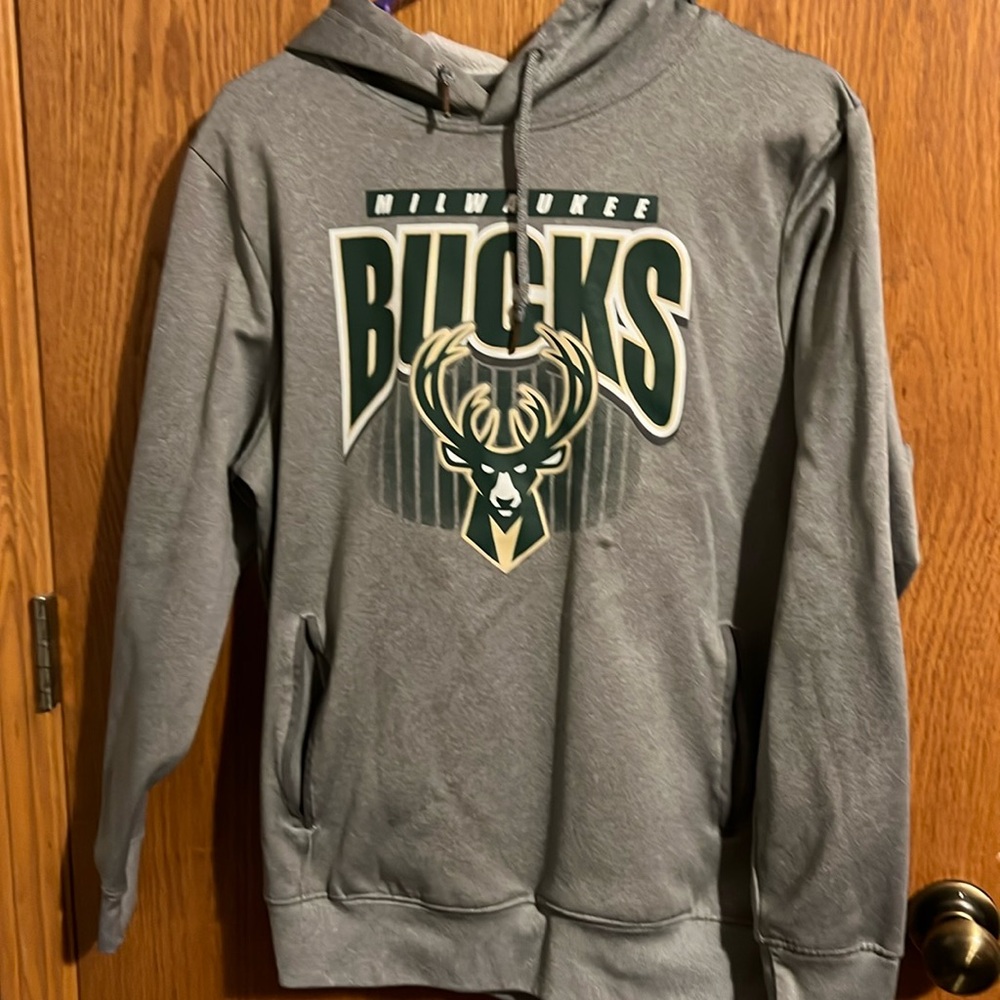 Men's Milwaukee Bucks Sweatshirt medium